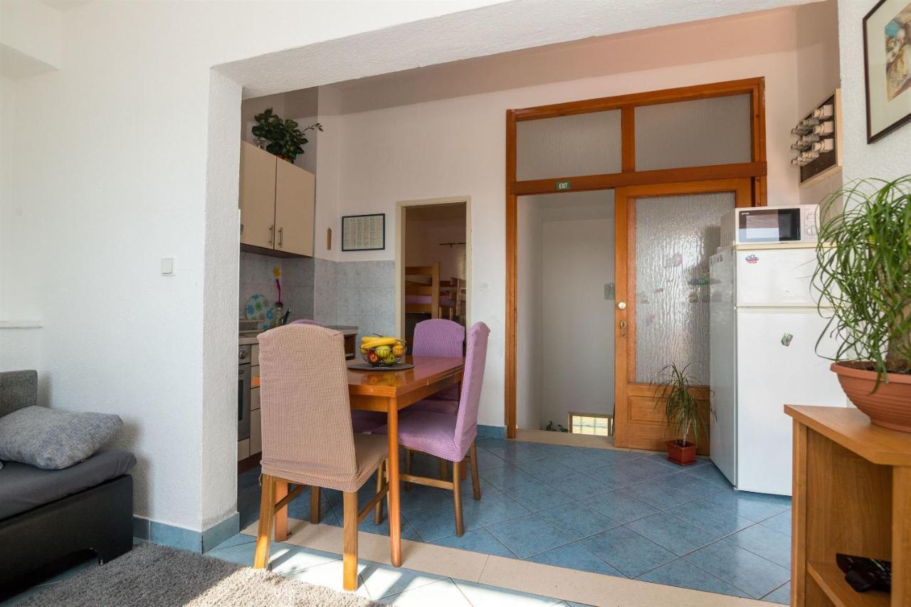 Apartments Tolj Igrane Ngoại thất bức ảnh