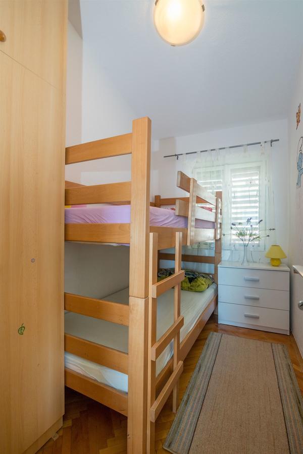 Apartments Tolj Igrane Ngoại thất bức ảnh