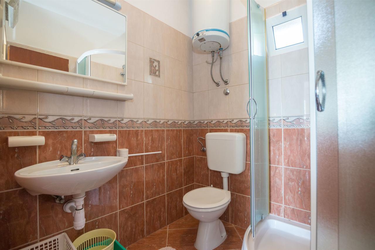 Apartments Tolj Igrane Ngoại thất bức ảnh